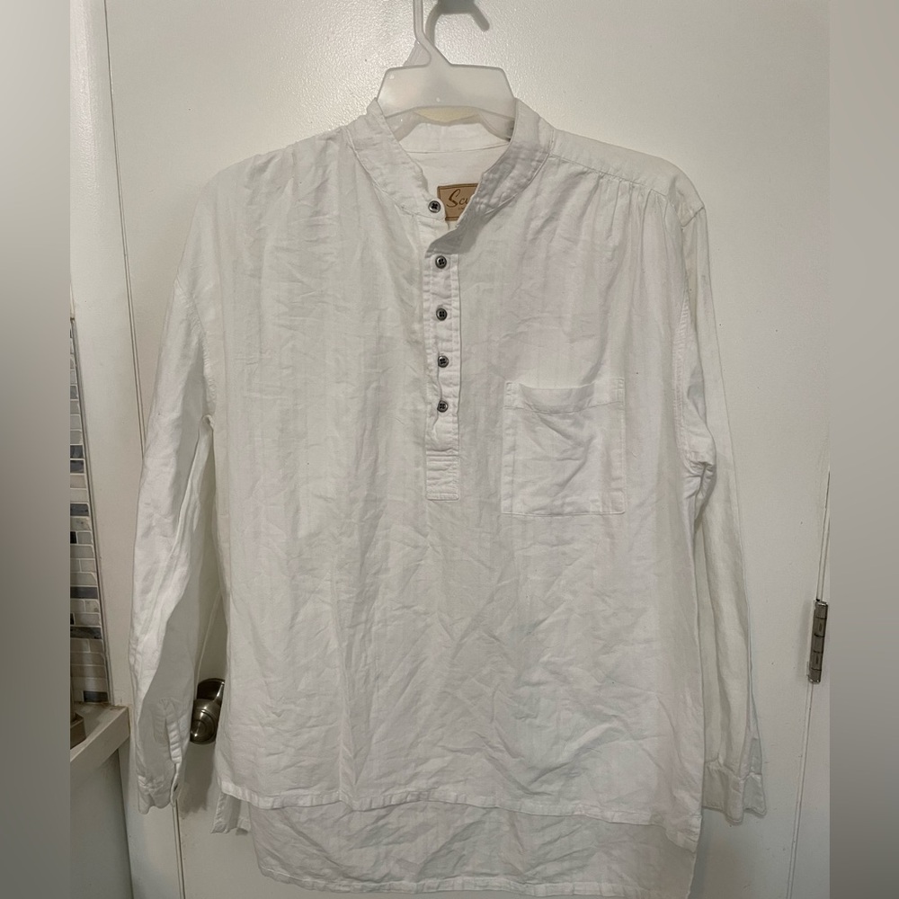 Scully Men’s Large 1/4 Button Long sleeve
pullover White Uneven Hem Tunic Shirt